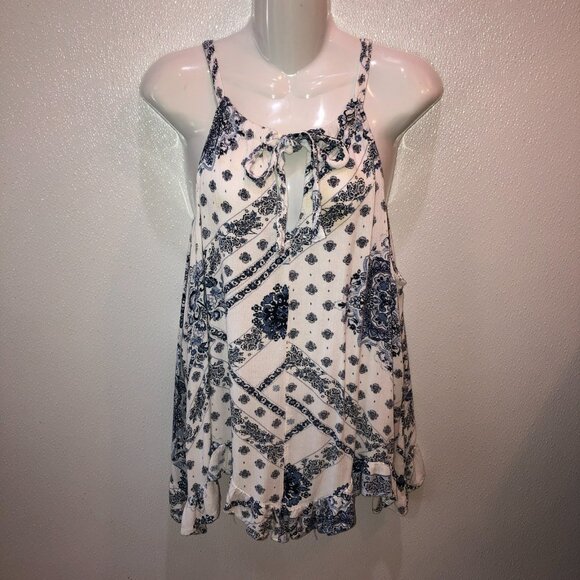 Maurices Womens 2X White Blue Floral Sleeveless Ruffle Hem Tunic Tank Top Shirt - Picture 3 of 9